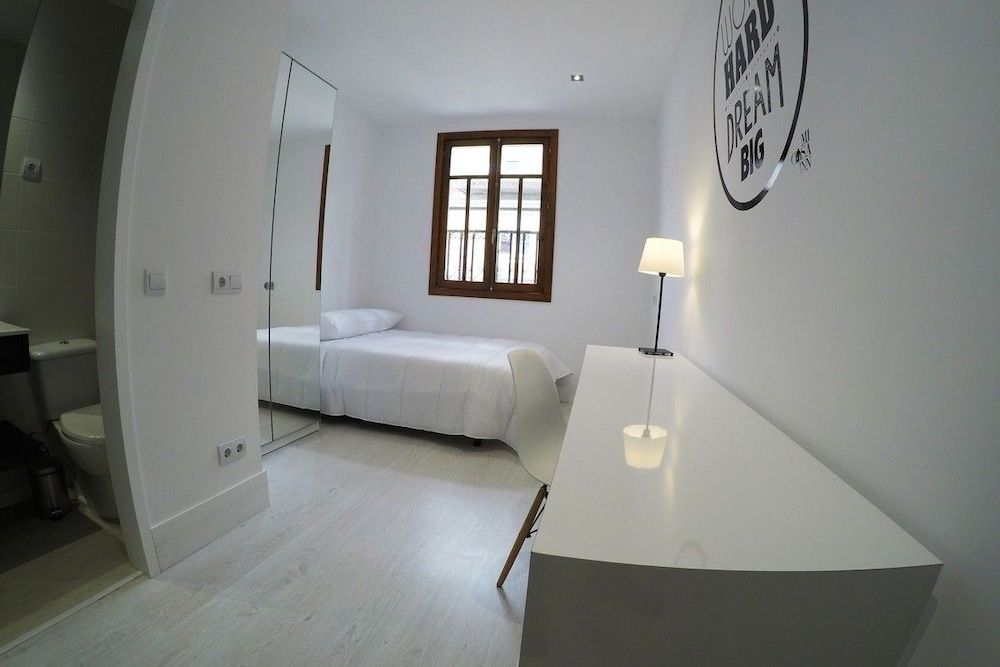 undefined Mi Casa Inn - Residencia Gran Vía - Hostel 9