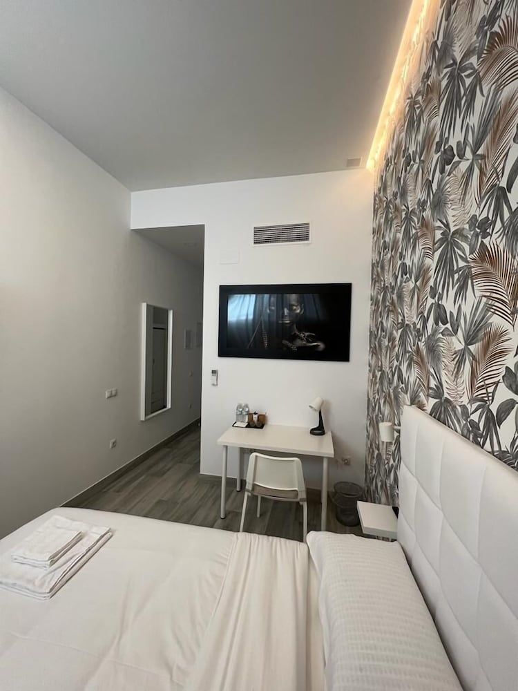 CH Tanez Carolina Deluxe Room (Bruselas) 15