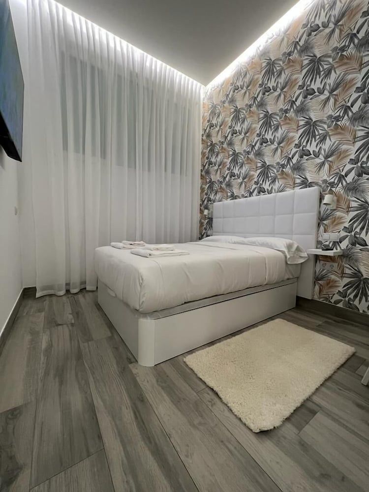 CH Tanez Carolina Deluxe Room (Bruselas)