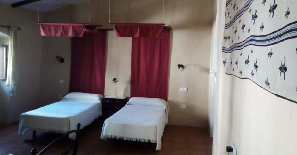 Deluxe Twin Room, City View (El Redoble)