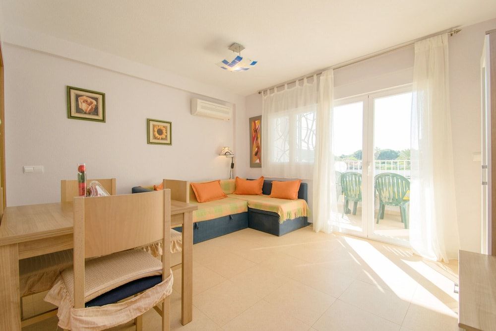 Studio, 1 Bedroom, Balcony, Beachside