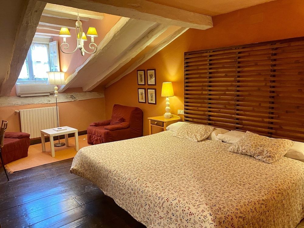 Standard Double Room (2 adults)