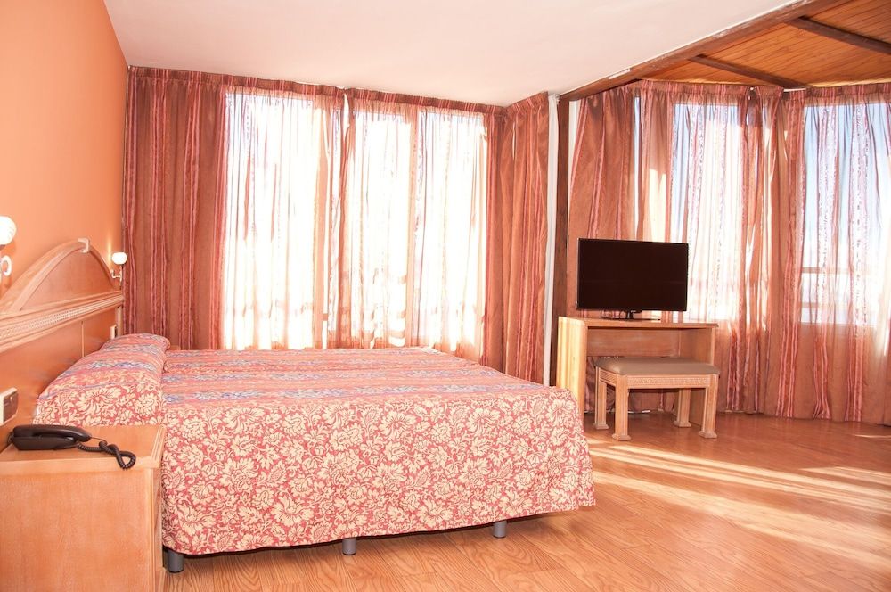 Economy Triple Room