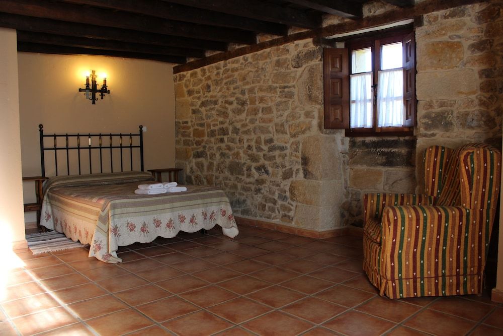 Double or Twin Room, Shared Bathroom
