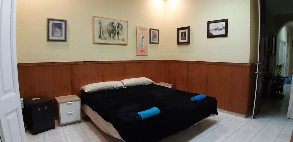 Double Room, Shared Bathroom (with balcony 1)