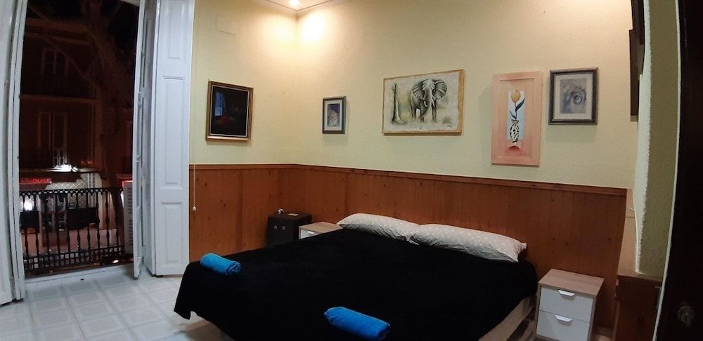 Double Room, Shared Bathroom (with balcony 1)