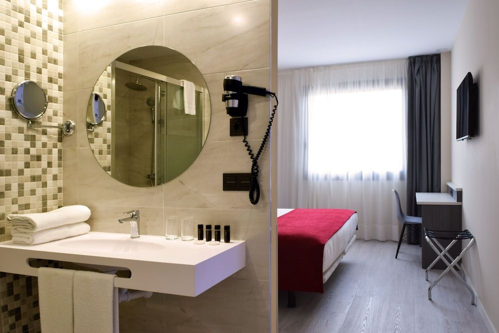 Hotel New Bilbao Airport Double Room, 1 King Bed 4