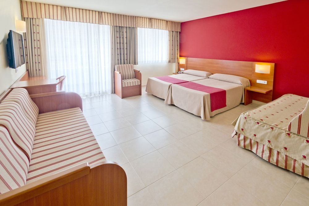 Family room (2 Adults + 2 Children)