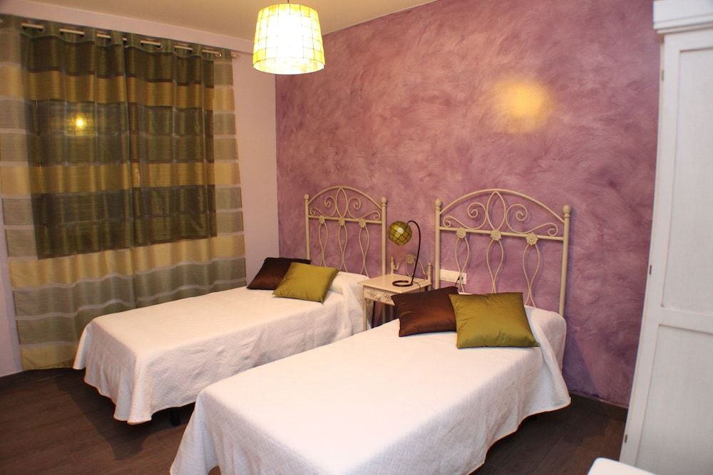 Twin Room, Shared Bathroom