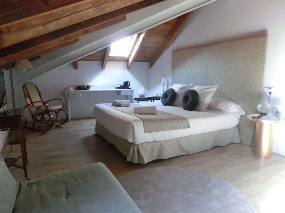 Hotel Les Monges Palace Boutique Family Room 7