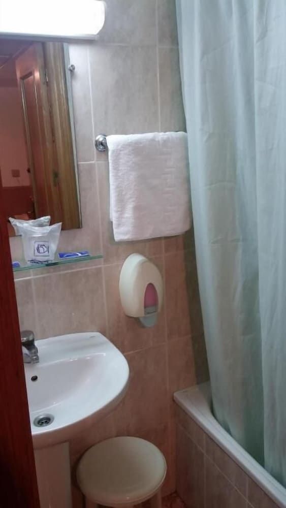 Hotel Rialto Triple Room 4