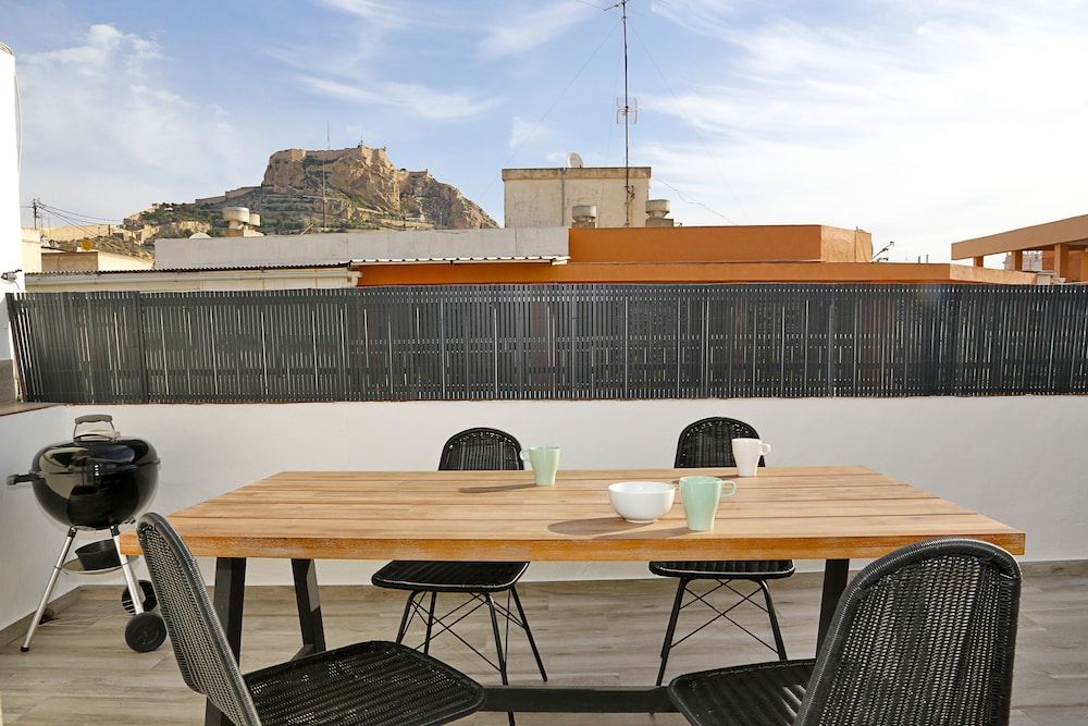 M&C Penthouse Santa Barbara Apartment, 1 Bedroom, Non Smoking 2