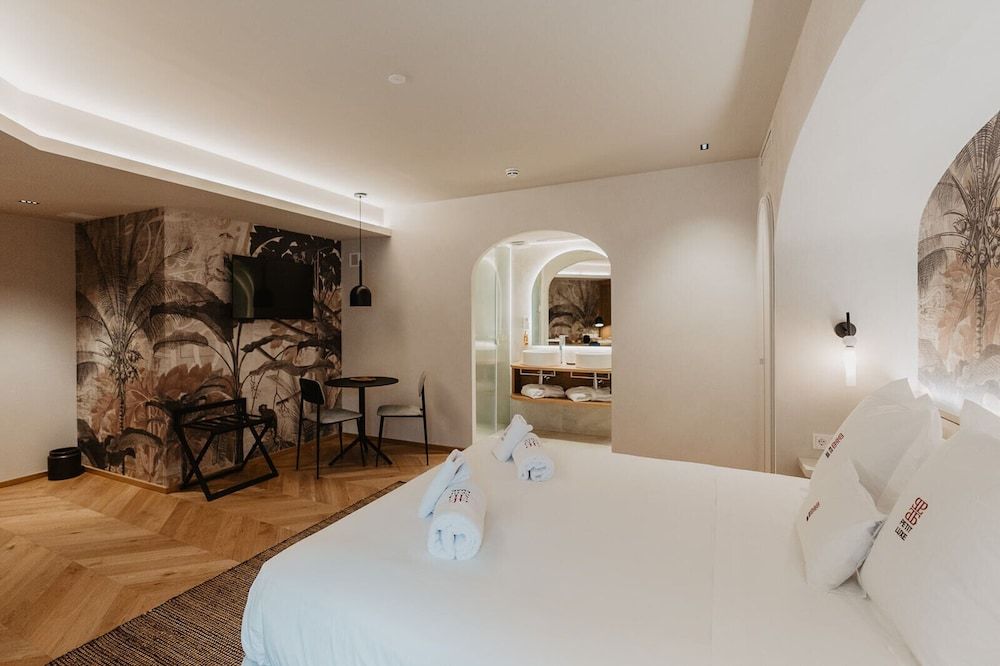 Hotel Boutique Petit Luxe Deluxe Suite 4