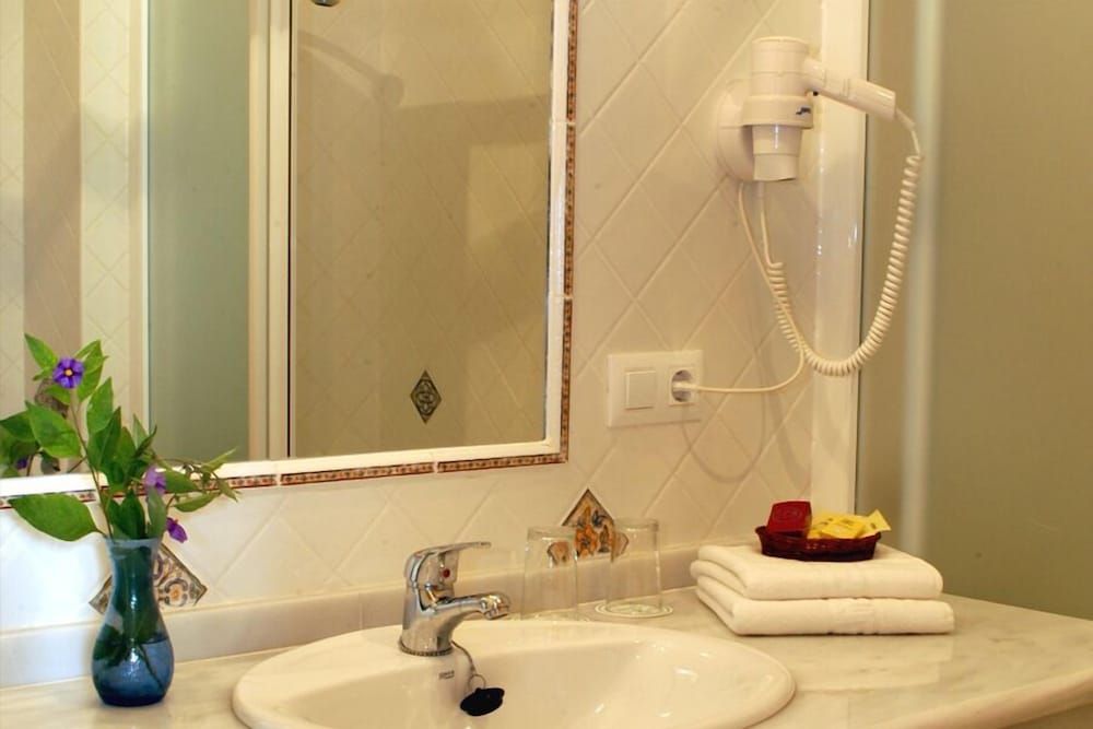 Hotel Mesón de la Molinera Superior Twin Room, Lake View 3