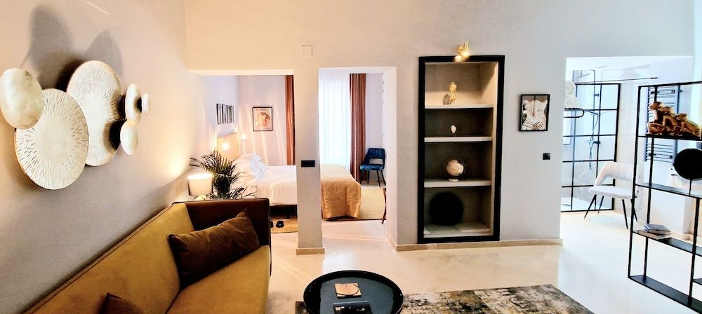 Boutique Suites Design Suite, 1 Queen Bed, Non Smoking, City View (San Pedro) 4