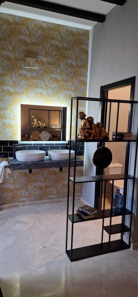 Boutique Suites Design Suite, 1 Queen Bed, Non Smoking, City View (San Pedro) 7