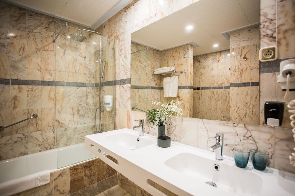 II Virrey Basic Twin Room 7