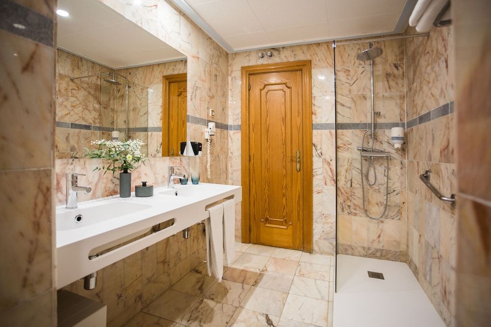 II Virrey Basic Twin Room 6