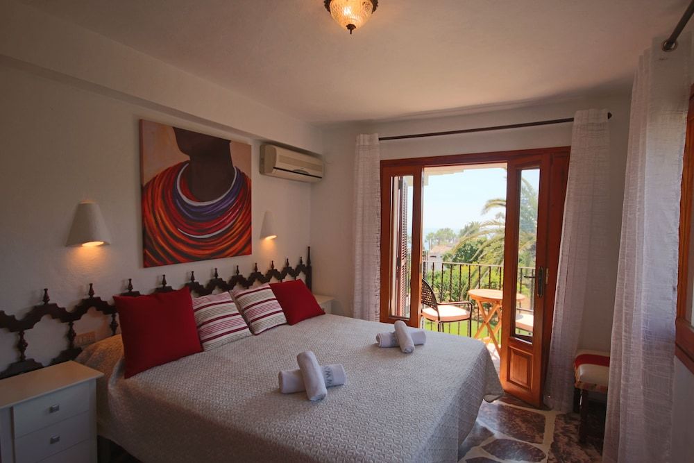 Villa (6 Bedrooms)
