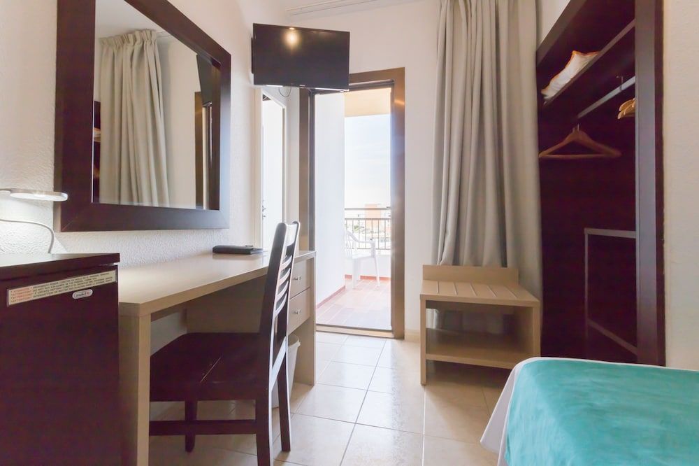 Single Room, Balcony (Me & I)