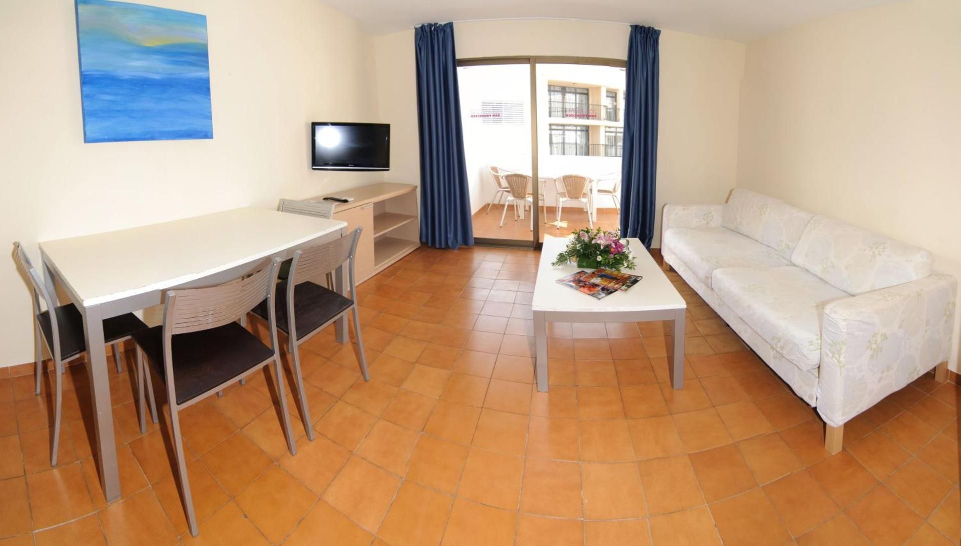 One-Bedroom Apartment (1-4 Adults)