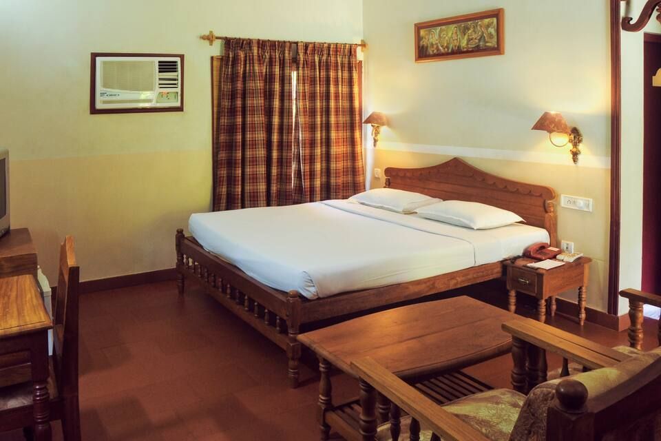 Pagoda Resorts Alappuzha Deluxe Room AC 2