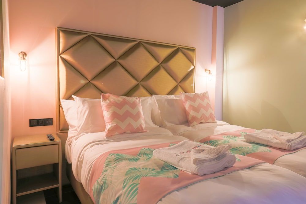 Standard Room, 1 Queen Bed, Balcony