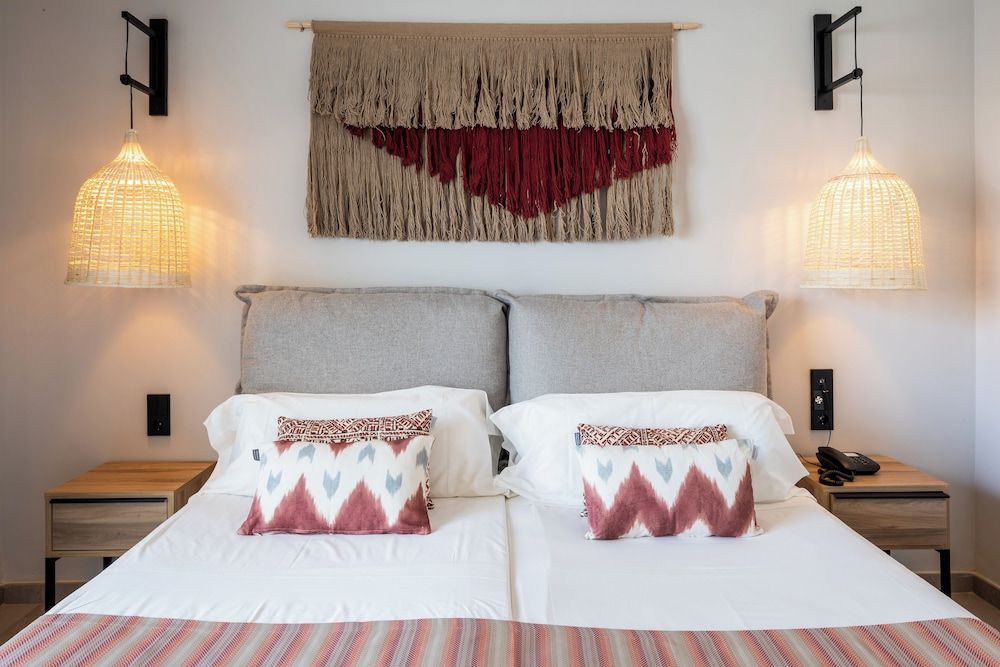 Studio, 3 Twin Beds, Balcony, Pool View