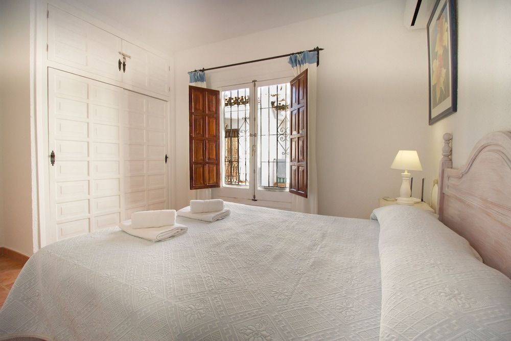 House, 2 Bedrooms, Pool View (70)