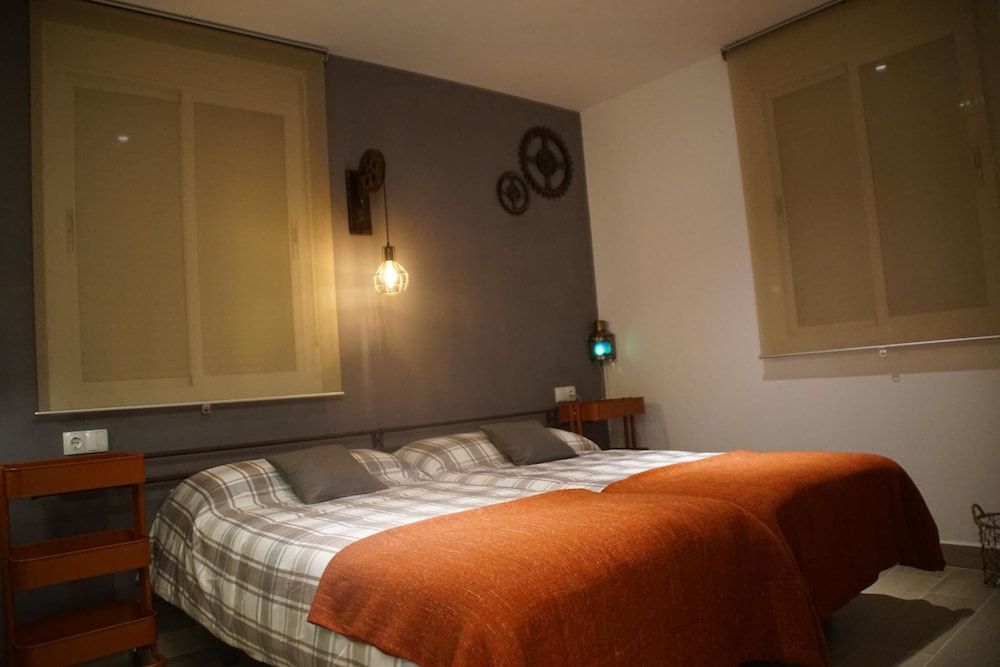 Twin Room (911)