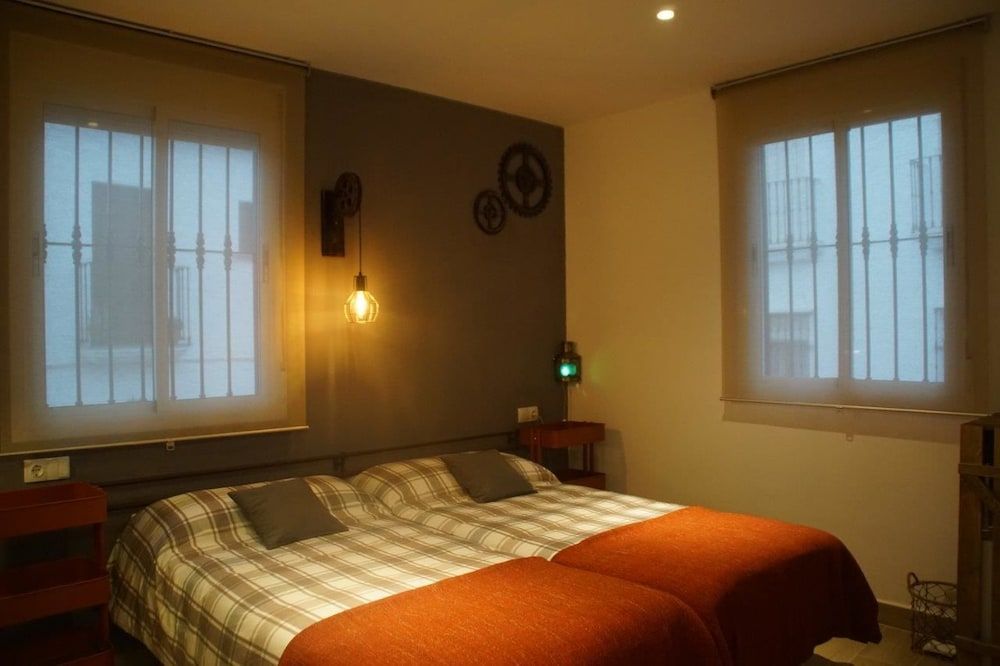 Twin Room (911)