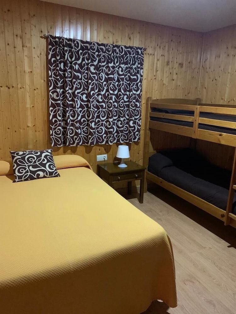 Hostal - Camping Ciudad de Cáceres Bungalow, 2 Bedrooms 4