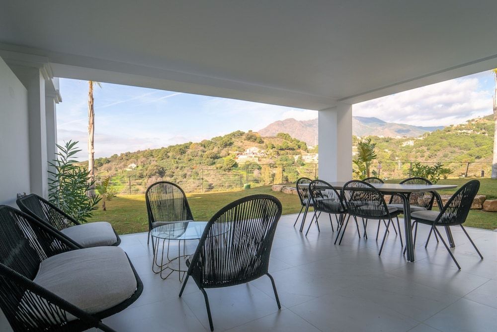 Estepona Holiday Hills Comfort Apartment, 2 Bedrooms, Terrace, Garden View 5