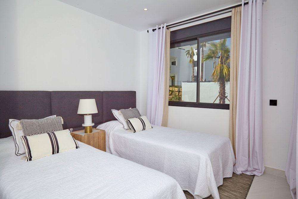 Estepona Holiday Hills Junior Penthouse, 2 Bedrooms, Terrace (Semi-penthouse) 5