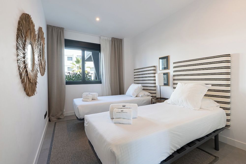 Estepona Holiday Hills Apartamento de 2 dormitorios con jardín en Colina de Mirador 2