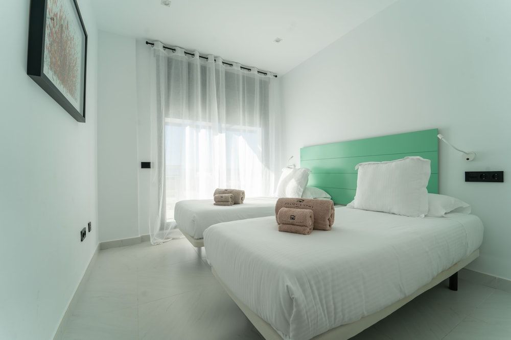 Estepona Holiday Hills Junior Penthouse, 2 Bedrooms, Terrace (Semi-penthouse) 4