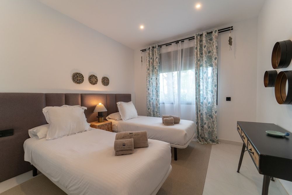 Estepona Holiday Hills Comfort Apartment, 2 Bedrooms, Terrace, Garden View 3