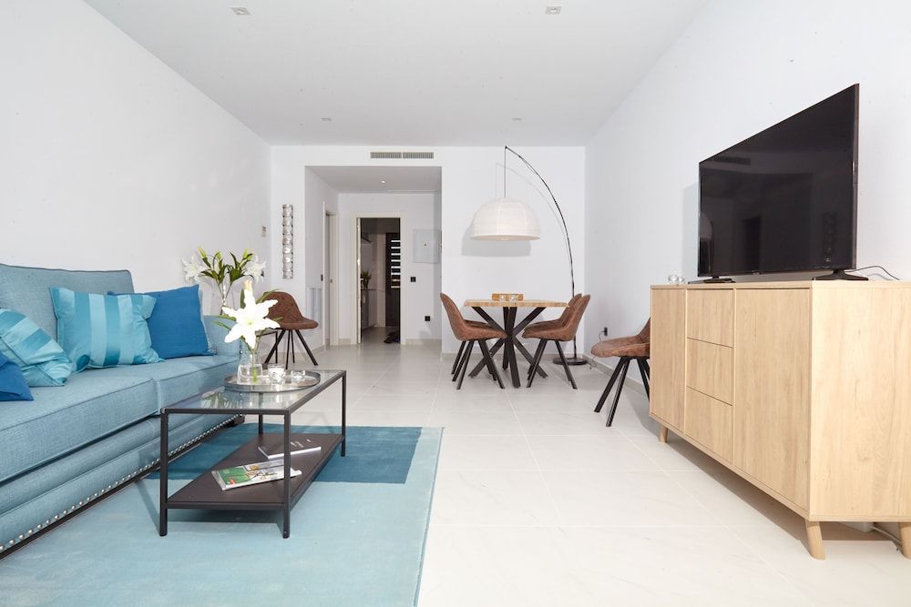 Estepona Holiday Hills Comfort Apartment, 2 Bedrooms, Terrace, Garden View 12