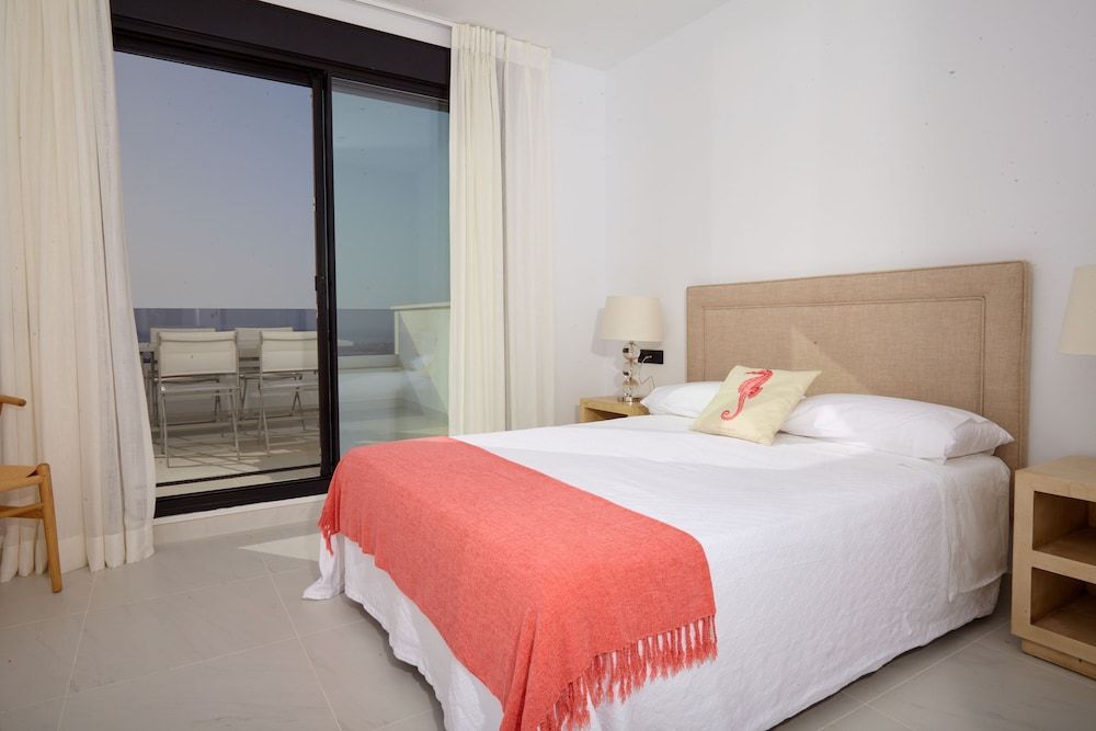 Estepona Holiday Hills Junior Penthouse, 2 Bedrooms, Terrace (Semi-penthouse) 2