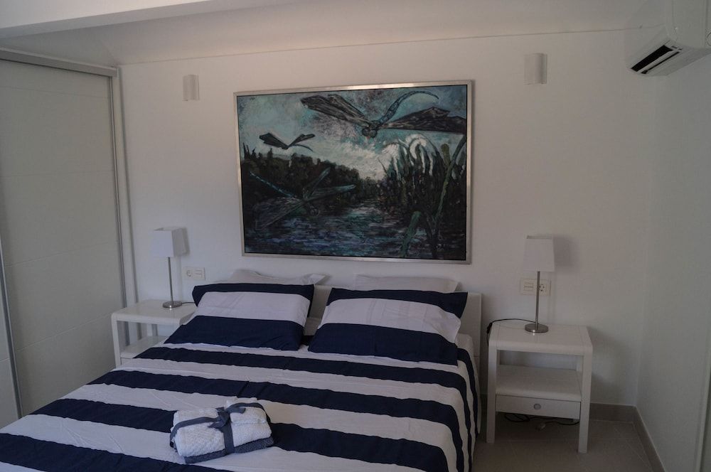 House, 3 Bedrooms, Terrace
