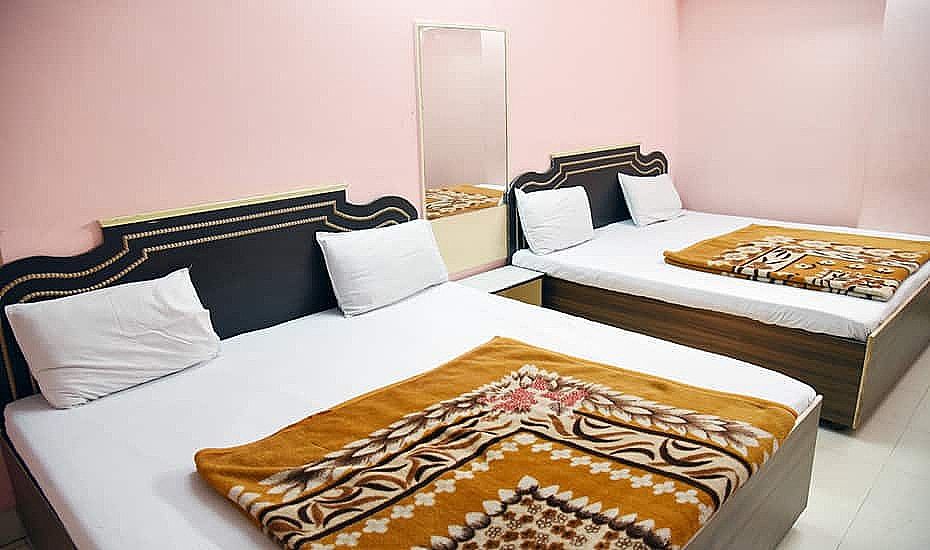 Hotel Sita Niwas Classic Triple Room 4