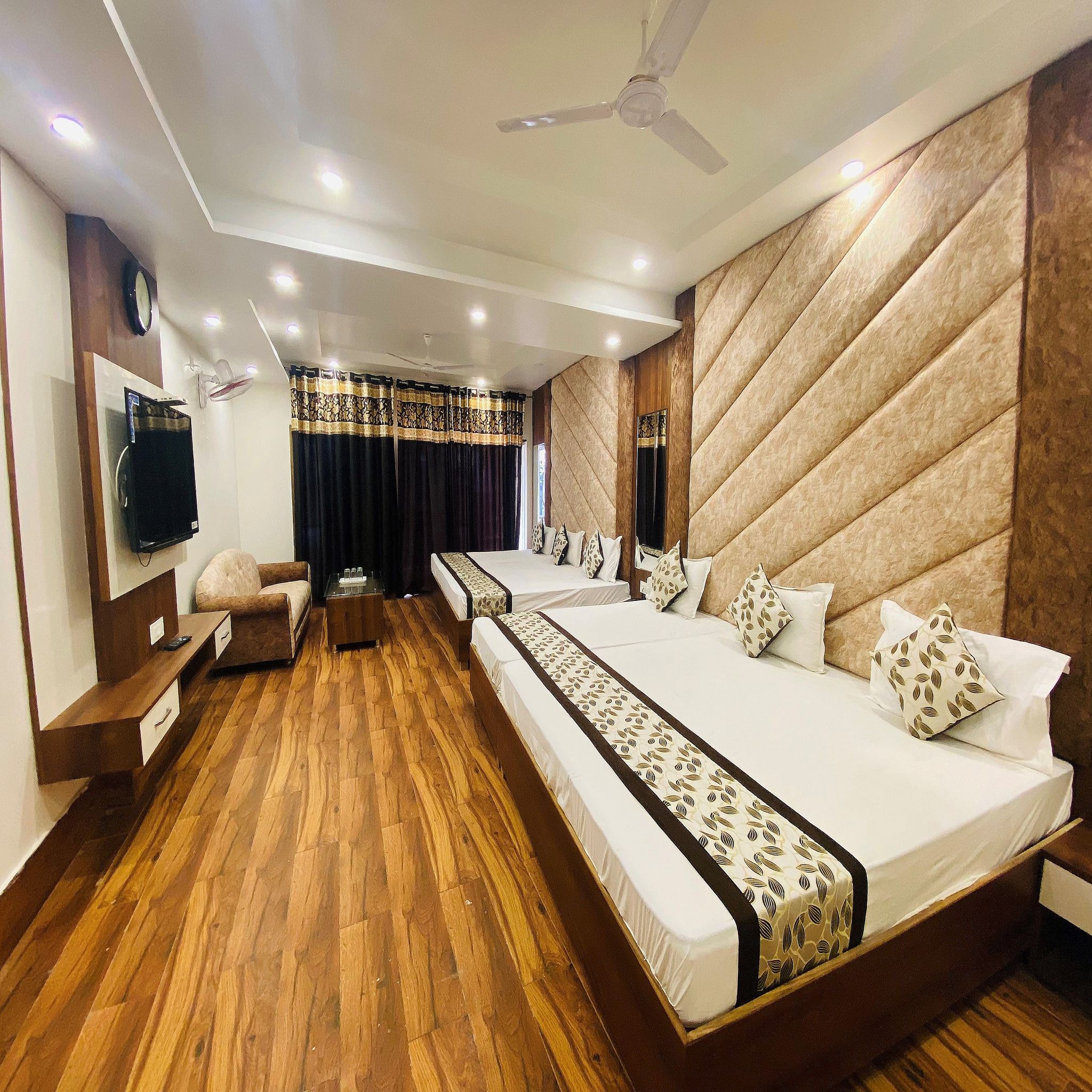 Executive Suite Room (6 Pax)