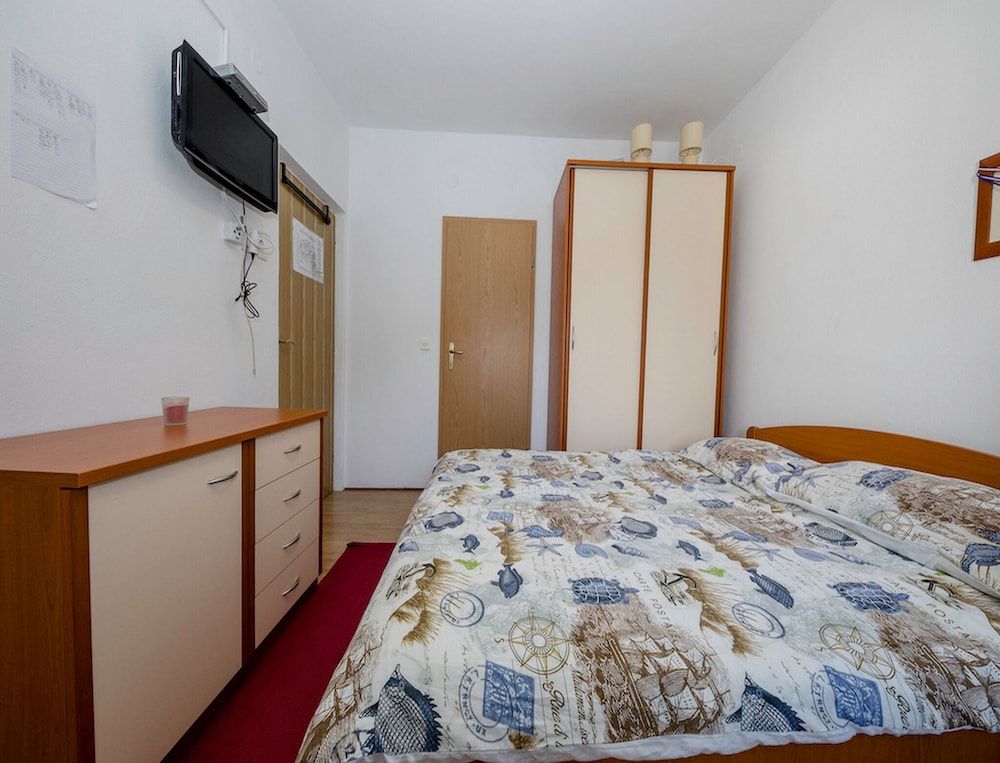 Studio (Studio Apartment)