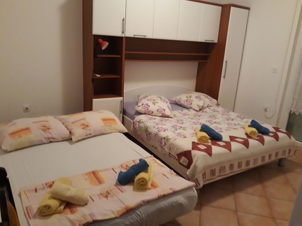 House, 6 Bedrooms, Accessible, Smoking