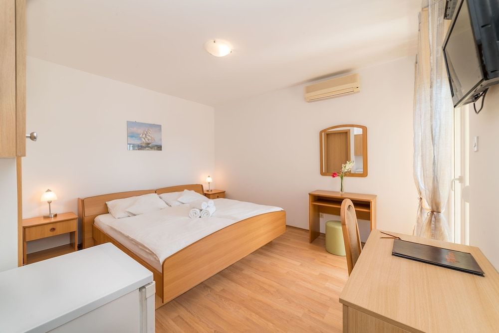 Deluxe Double Room, Garden View (106)