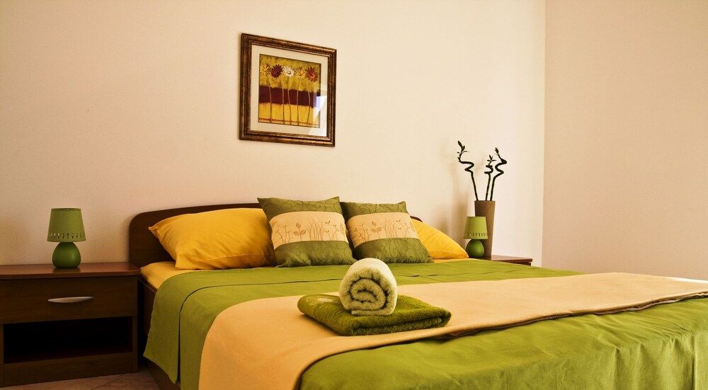 Economy Double Room, Partial Sea View