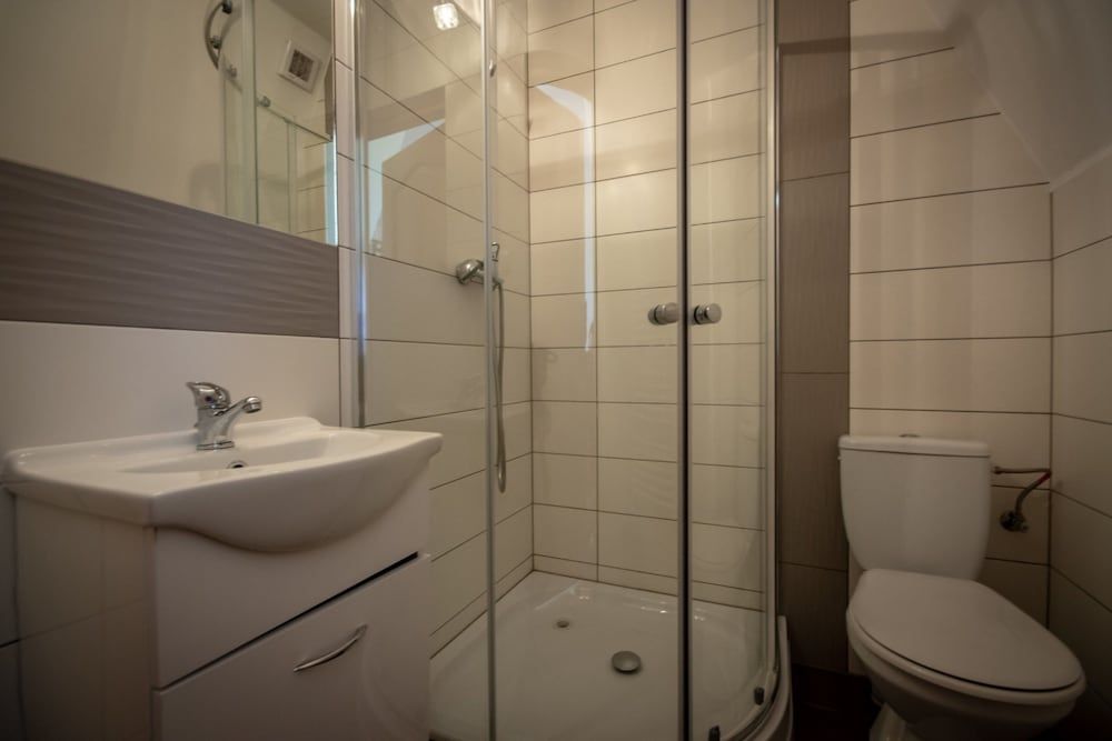 Podhalański Dworek SPA Quadruple Room, Multiple Beds, Non Smoking 10