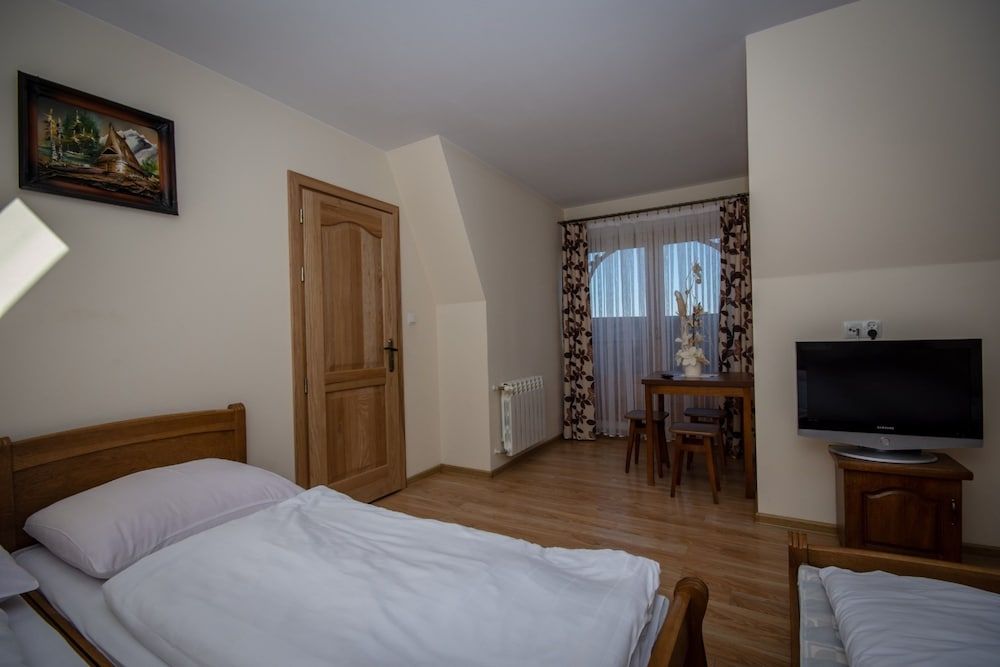 Podhalański Dworek SPA Quadruple Room, Multiple Beds, Non Smoking 5