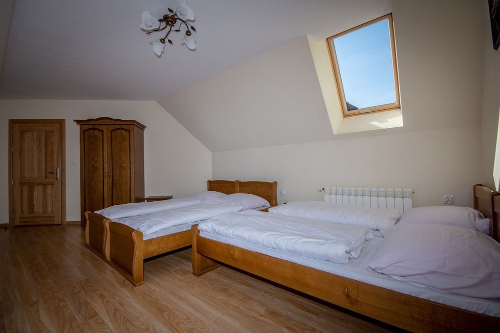 Podhalański Dworek SPA Quadruple Room, Multiple Beds, Non Smoking 9