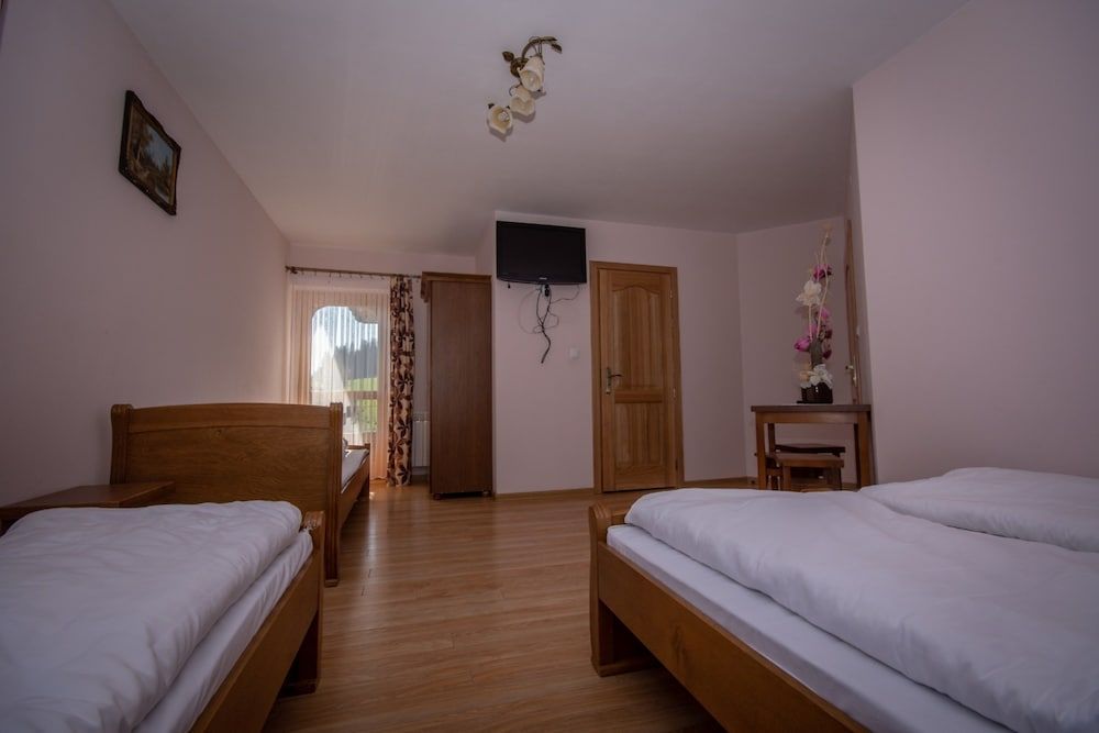 Podhalański Dworek SPA Quadruple Room, Multiple Beds, Non Smoking 2